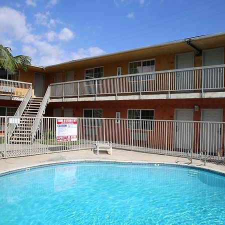 Chateau Inn & Suites Downey Exterior photo