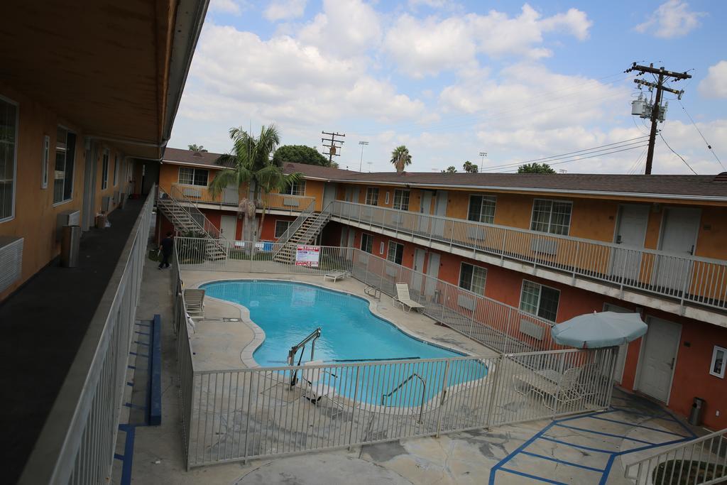 Chateau Inn & Suites Downey Exterior photo