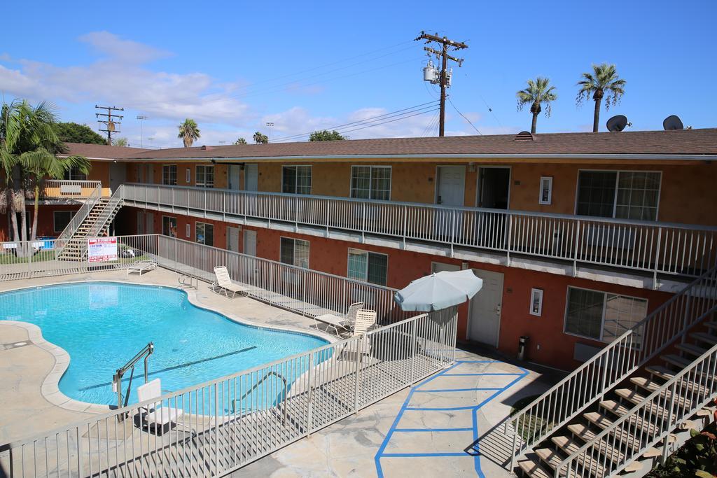 Chateau Inn & Suites Downey Exterior photo