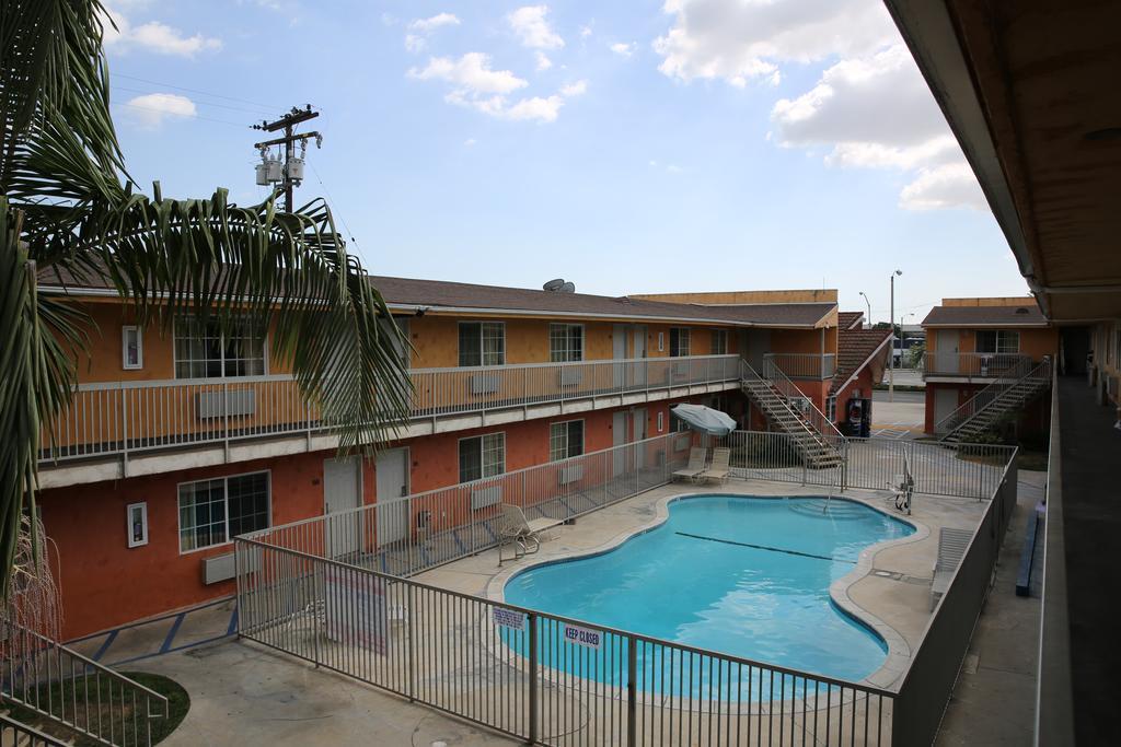 Chateau Inn & Suites Downey Exterior photo