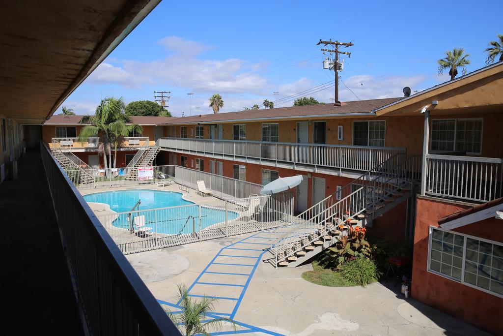 Chateau Inn & Suites Downey Exterior photo